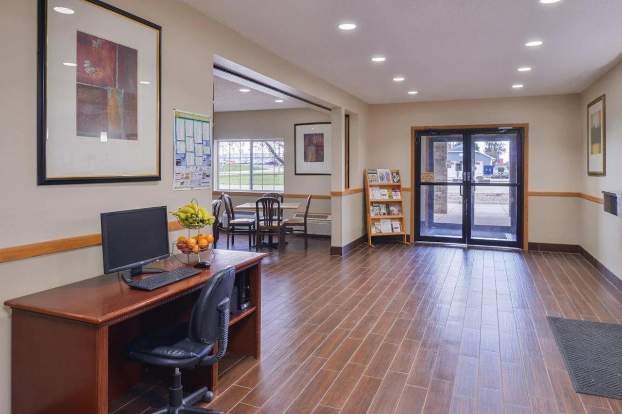 Regency Inn Geneseo Il I-80 外观 照片