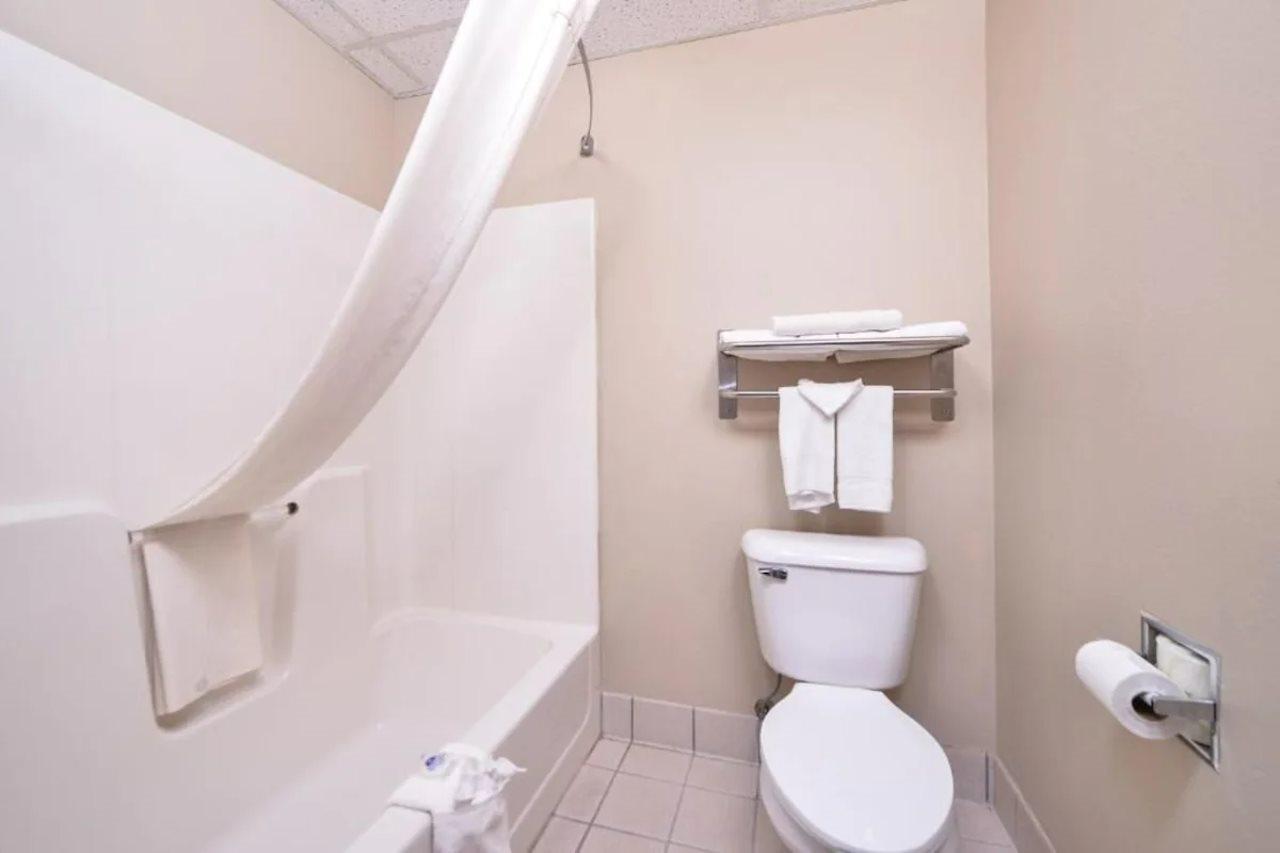 Regency Inn Geneseo Il I-80 外观 照片