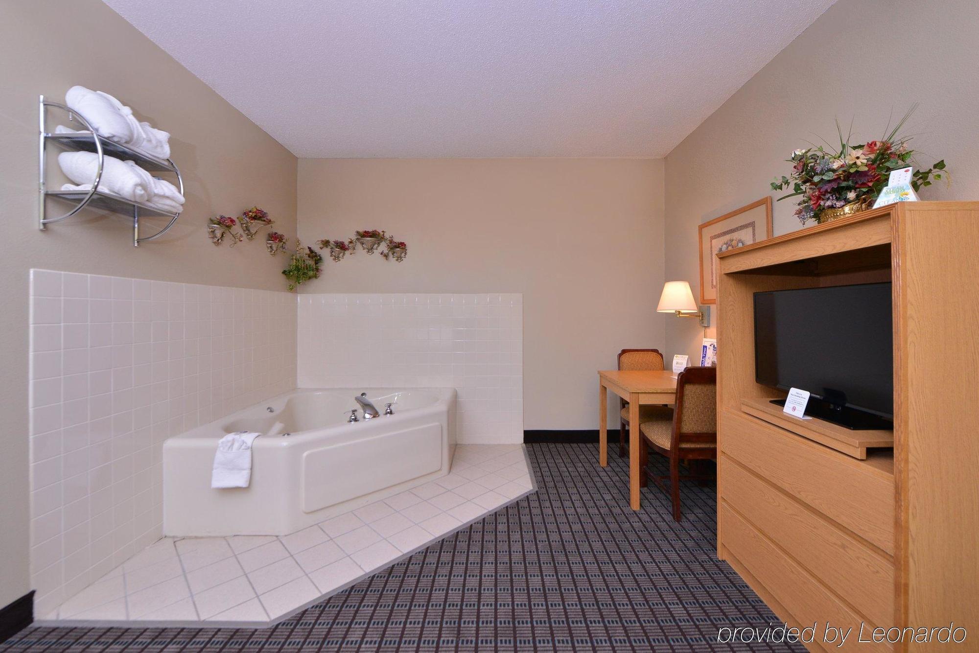 Regency Inn Geneseo Il I-80 外观 照片
