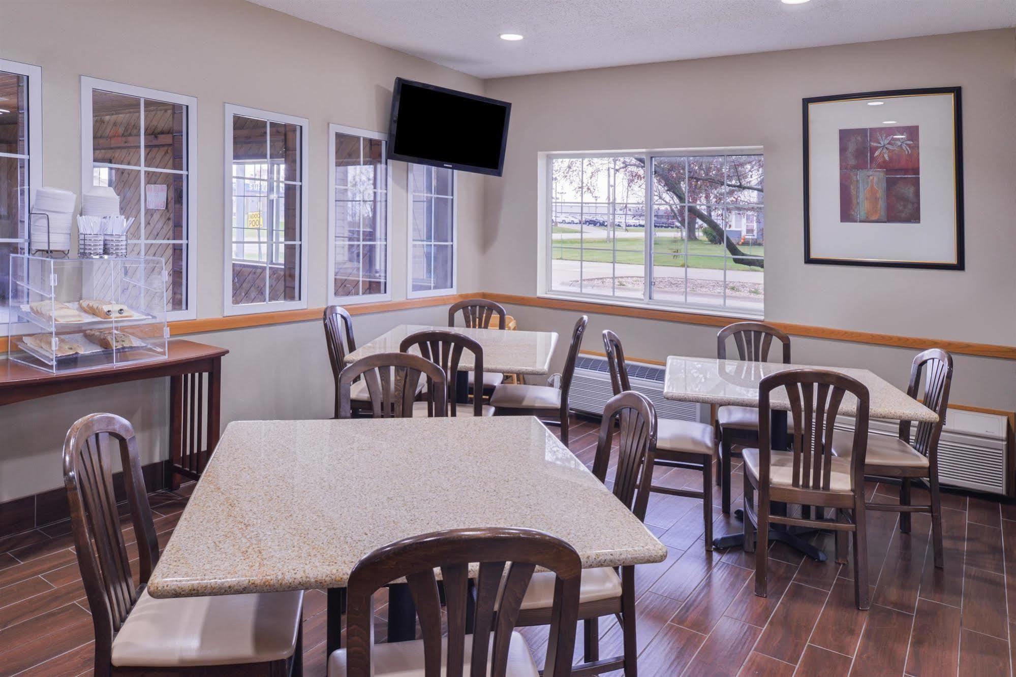Regency Inn Geneseo Il I-80 外观 照片