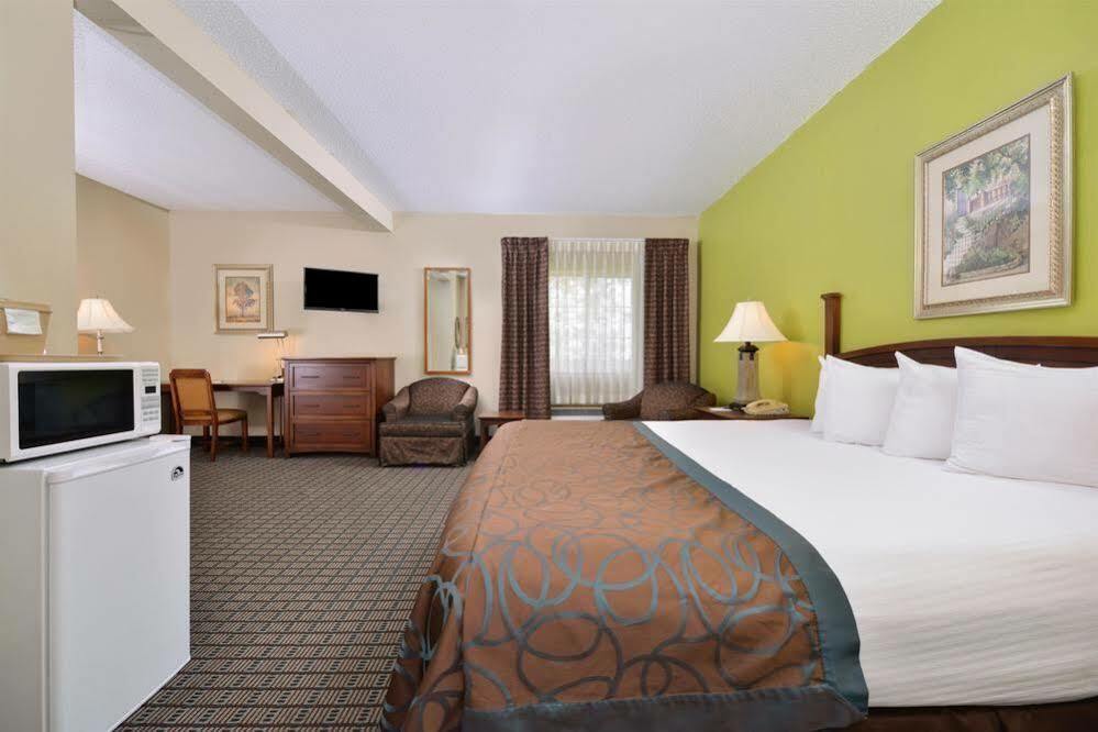 Regency Inn Geneseo Il I-80 外观 照片
